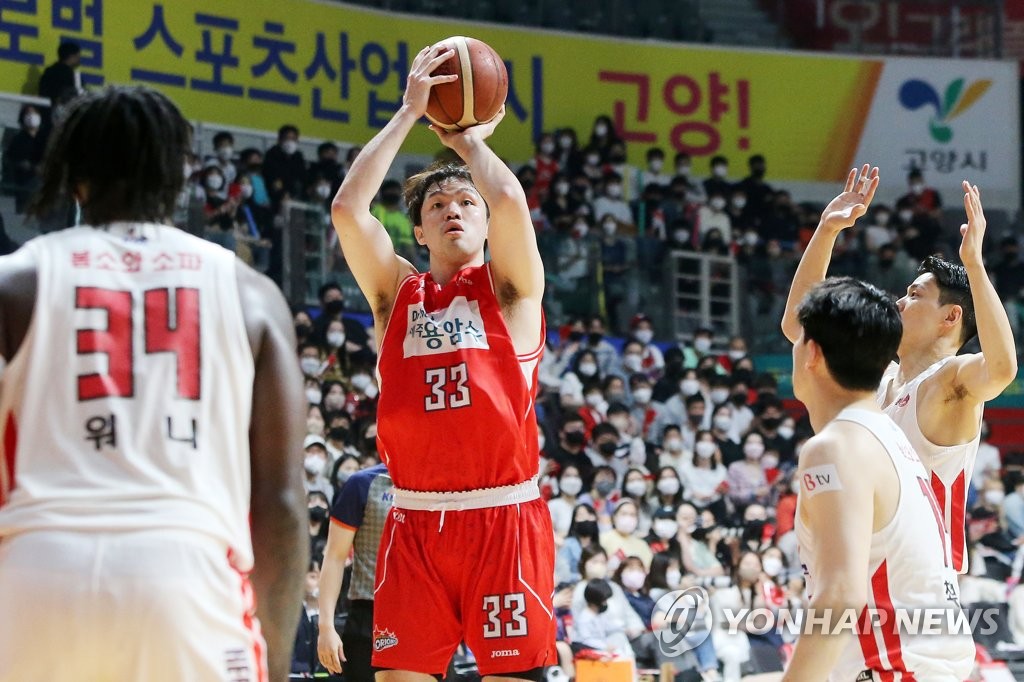 슛하는 이승현