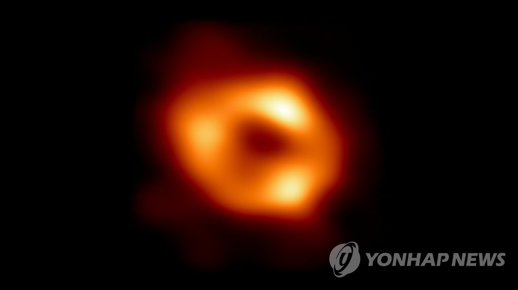 사상 최초 우리 은하 중심 블랙홀 포착