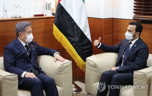 وزير الخارجية يلتقي مع السفير الإماراتي لدى سيئول