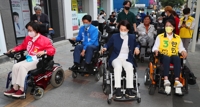 '쉽지 않은 휠체어 이동'