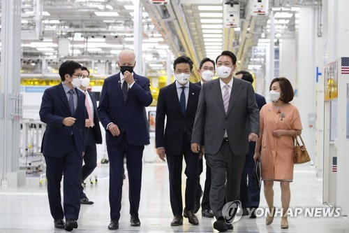  Yoon, Biden hold first summit on N. Korea, economy