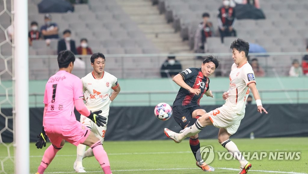 역전골 기록하는 조영욱