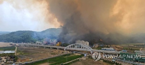 이상민 행안장관 "울진 산불에 가용 자원 신속히 투입"