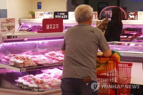 서울 시내 한 대형마트에 진열된 수입산 돼지고기.