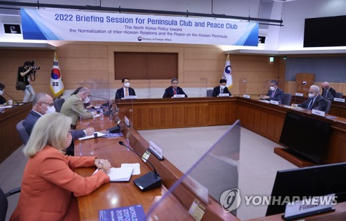 (جديد) وزير الخارجية يناقش قضية كوريا الشمالية مع ممثلي البعثات الدبلوماسية