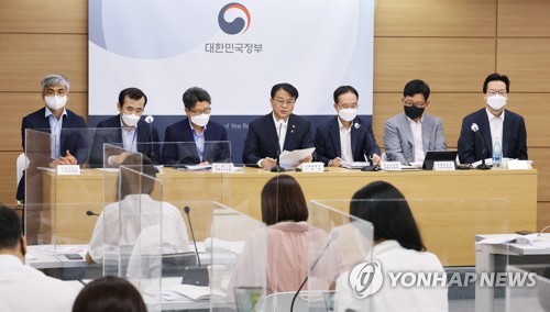 Le premier vice-ministre de l'Economie et des Finances, Bang Ki-seon, prend la parole lors d'une conférence de presse sur la direction de la politique économique du nouveau gouvernement, le jeudi 16 juin 2022, au complexe gouvernemental à Sejong.