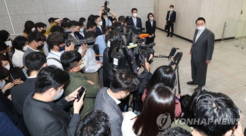 Yoon dice que 'nada está decidido' sobre la reunión potencial con el PM japonés