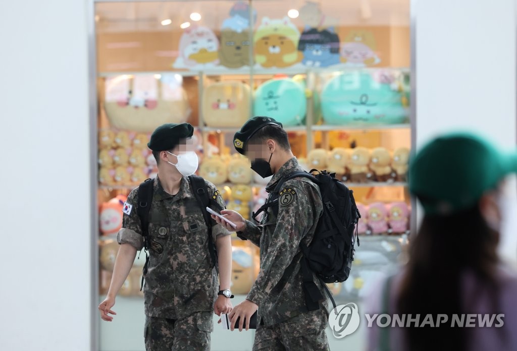 This file photo, taken June 17, 2022, shows service members waiting for trains at Seoul Station in central Seoul. (Yonhap)