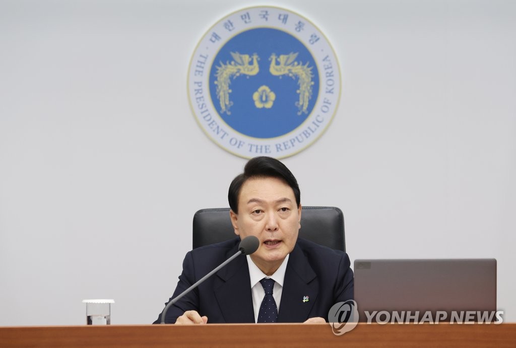 (LEAD) Yoon calls for strengthening measures against inflow of monkeypox