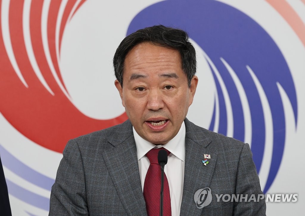 Kang Seung-kyoo, secrétaire présidentiel principal pour la société civile, informe les journalistes d'un nouveau site Internet créé par le bureau présidentiel, au bureau présidentiel de Yongsan à Séoul, le 23 juin 2022. 