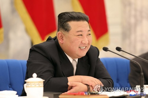 El líder norcoreano preside una reunión del WPK