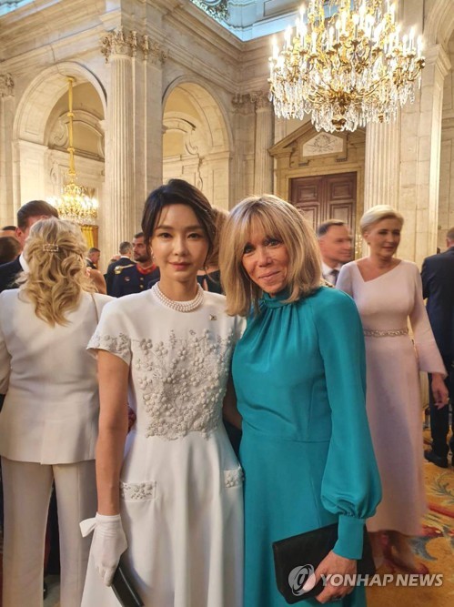 Las primeras damas de Corea del Sur y Francia