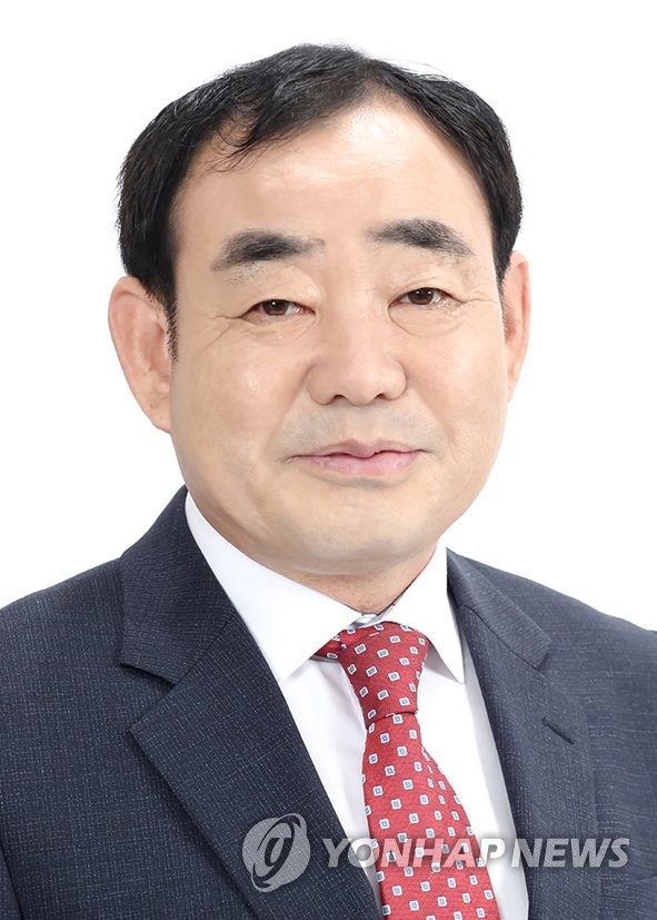 울산시의회 의장에 추대된 김기환 의원