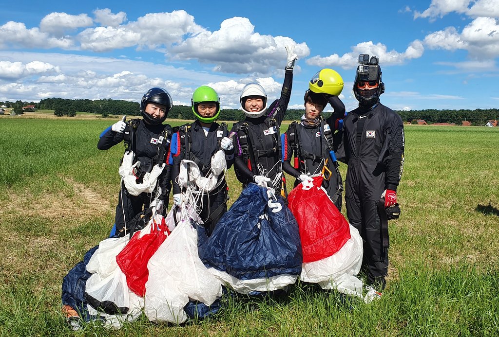 Equipe militaire féminine de parachutisme