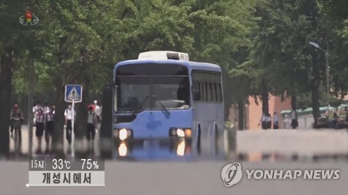 북한 개성에서 현대자동차 추정 버스 포착