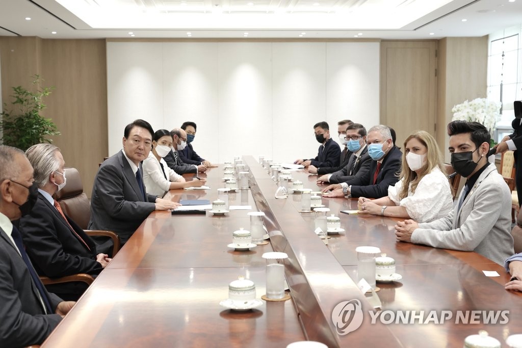 President Yoon Suk-yeol (3rd from L) meets with a group of senior officials from 10 Latin American nations on July 6, 2022, at his office in central Seoul in this photo provided by the presidential office. (PHOTO NOT FOR SALE) (Yonhap)