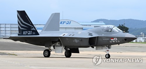 (LEAD) Décollage réussi du 1er chasseur supersonique coréen KF-21, Boramae