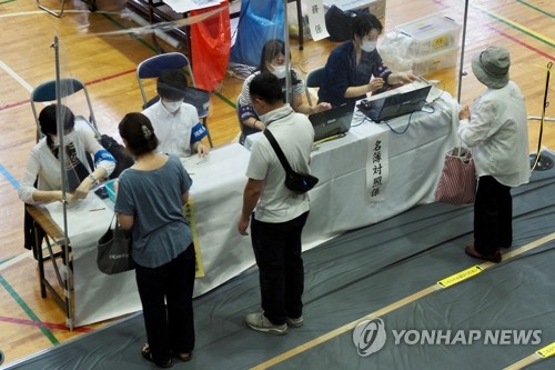 日 유권자 58% "개헌 서두를 필요없다"