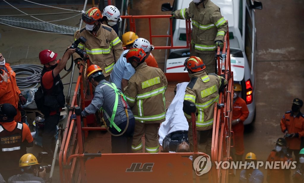 구조물에서 나온 유최안 하청지회 부지회장