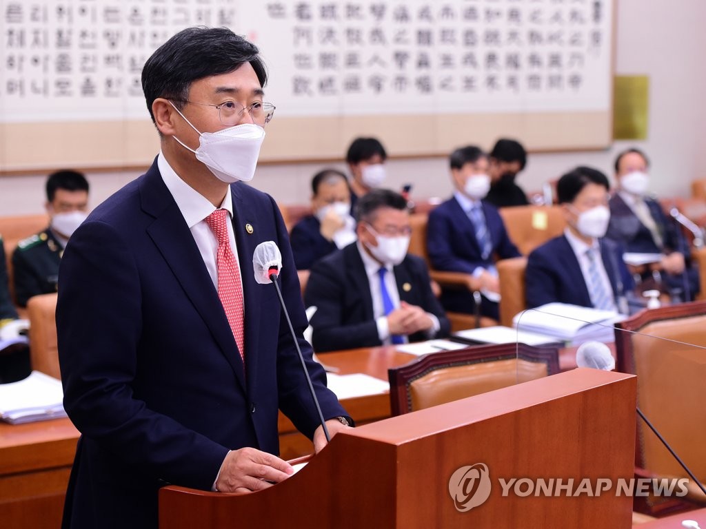 This photo, taken on July 29, 2022, shows Vice Defense Minister Shin Beom-chul speaking during a parliamentary session at the National Assembly in Seoul. (Pool photo) (Yonhap)