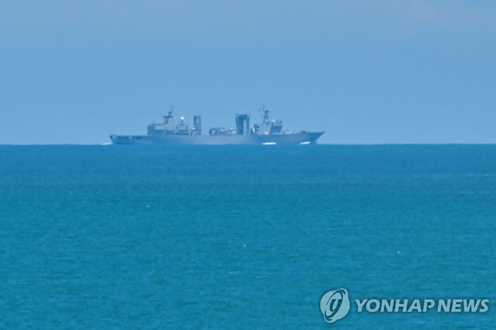 대만 인근 핑탄섬 앞바다 항해하는 중국 군함