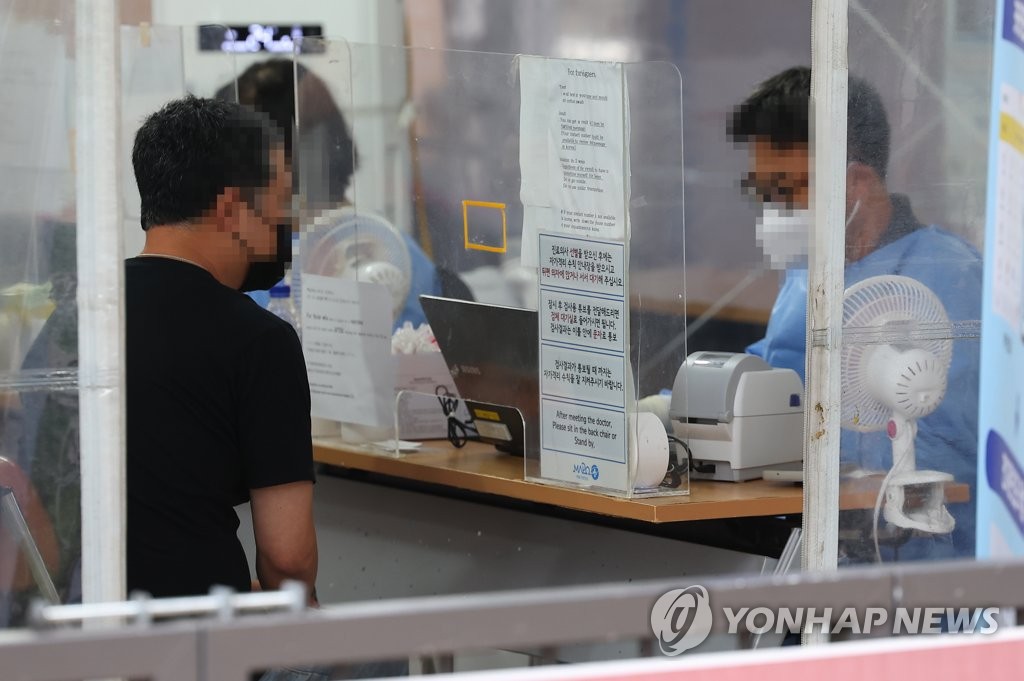 韓国の新規コロナ感染者１５万迫る　１週間前の１．３倍