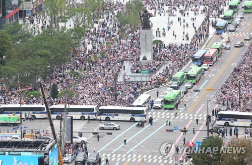 2만여명 세종대로서 광복절 집회…광화문광장까지 진입(종합)