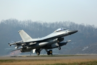 (LEAD) Fighter jet crashes in Seosan; pilot makes emergency escape