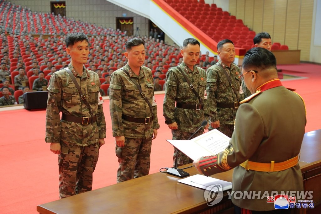 북한, 군의부문 전투원들에게 표창 수여