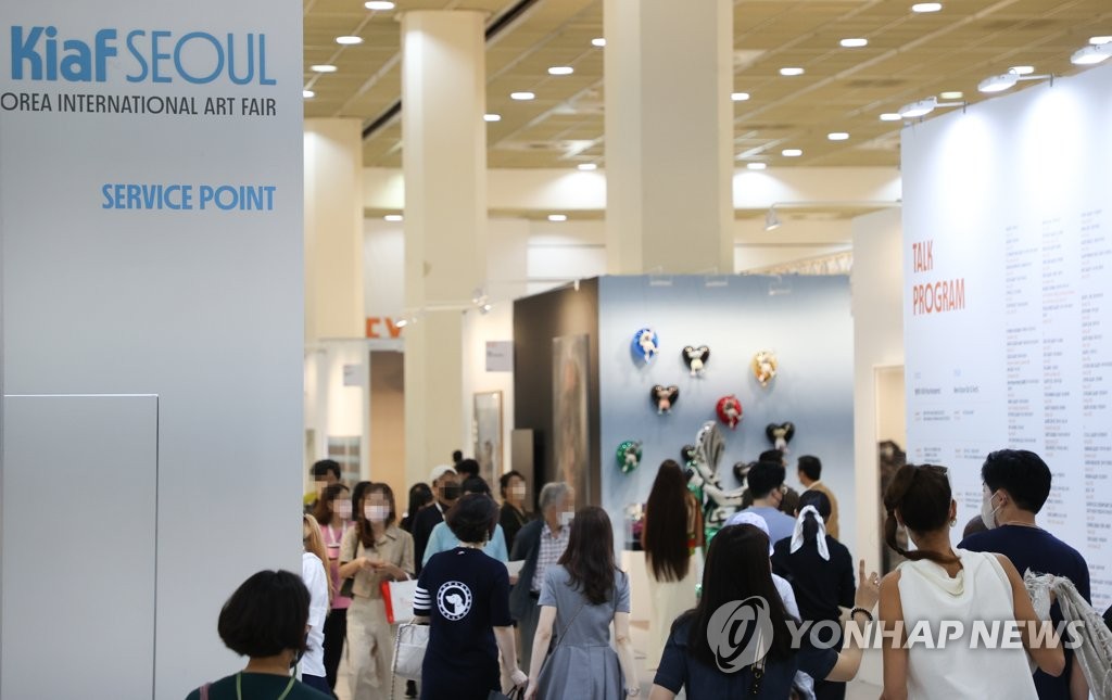 The Korea International Art Fair (KIAF) Seoul 2022, the country's largest art fair, opens at COEX in Seoul on Sept. 2, 2022. (Yonhap)