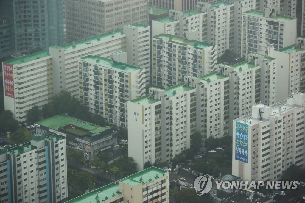 This Sept. 5, 2022, photo shows an apartment complex in western Seoul. (Yonhap)