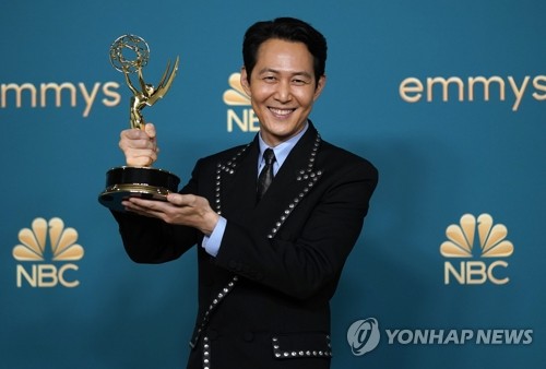 الممثل الكوري الجنوبي «لي جونغ-جيه»: لقد استغرق الأمر وقتا طويلا لفوز آسيوي بجائزة أفضل ممثل