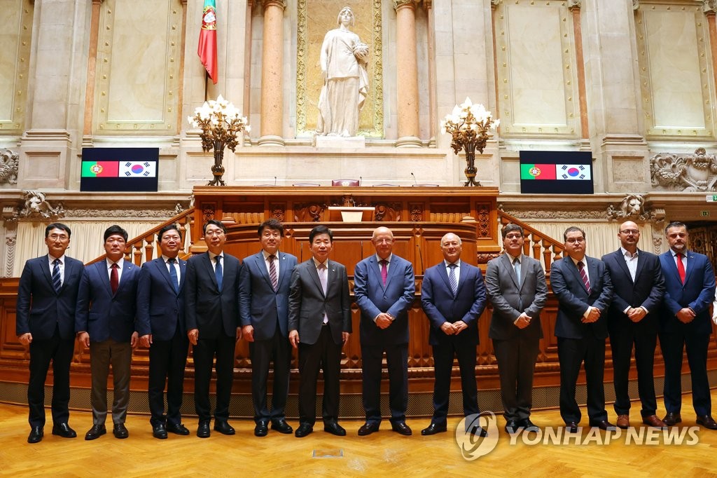 포르투갈 국회 찾은 김진표 국회의장