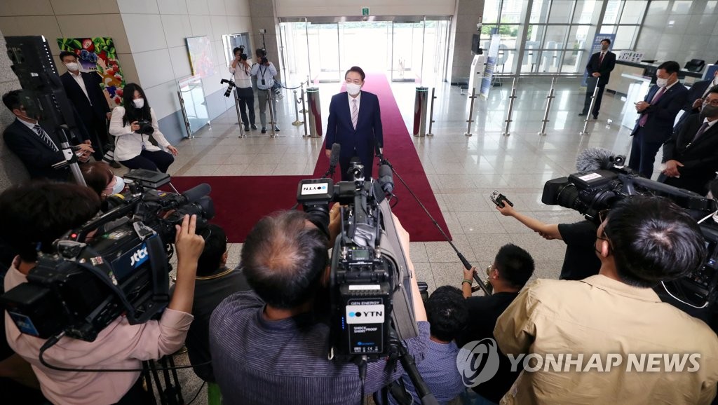 Yoon orders improvement to anti-stalking law after subway station murder