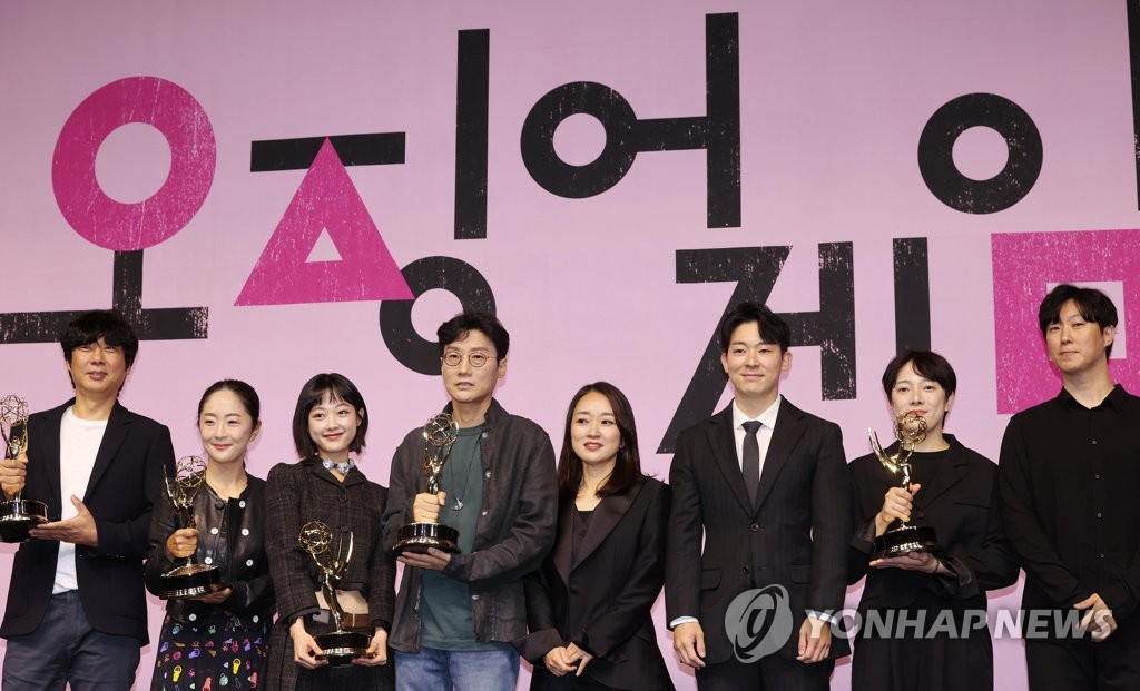 "Squid Game" creator Hwang Dong-hyuk (4th from L) and crew members who won titles at this year's Primetime Emmy Awards pose for a photo during a press conference held in Seoul on Sept. 16, 2022. (Yonhap)