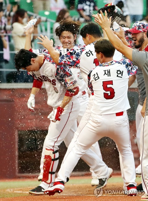 Contenders' late push adding intrigue to KBO pennant race