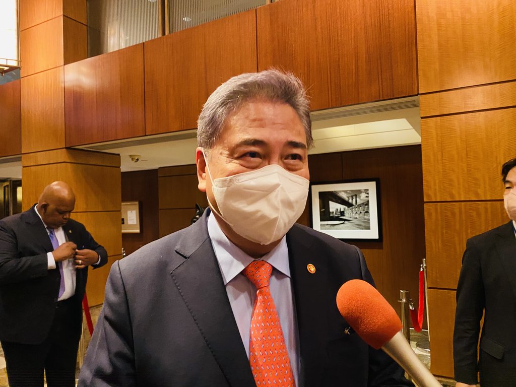 South Korean Foreign Minister Park Jin speaks to reporters after holding talks with his Japanese counterpart, Yoshimasa Hayashi, in New York, in this file photo taken Sept. 19, 2022. (Pool photo) (PHOTO NOT FOR SALE) (Yonhap)