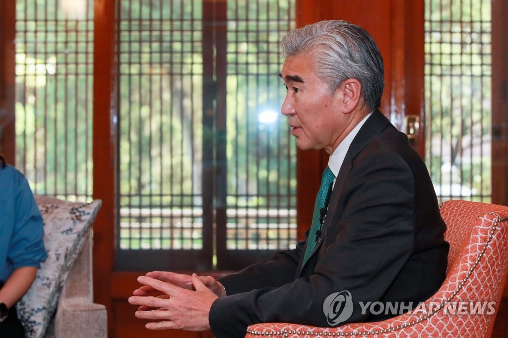 Sung Kim, envoyé spécial américain pour la Corée du Nord, prend la parole lors d'une réunion avec des journalistes dans l'ambassade américaine en Corée du Sud à Séoul, le mardi 20 2022. (Pool photo)