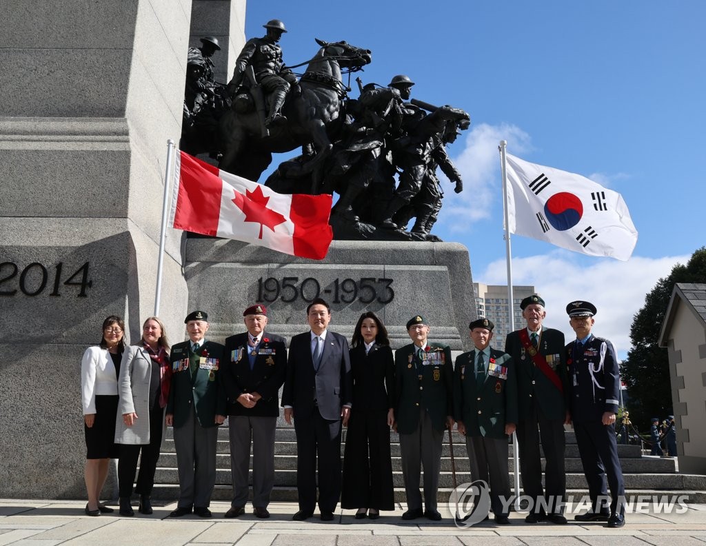 윤 대통령, 오타와 전쟁기념비 참배