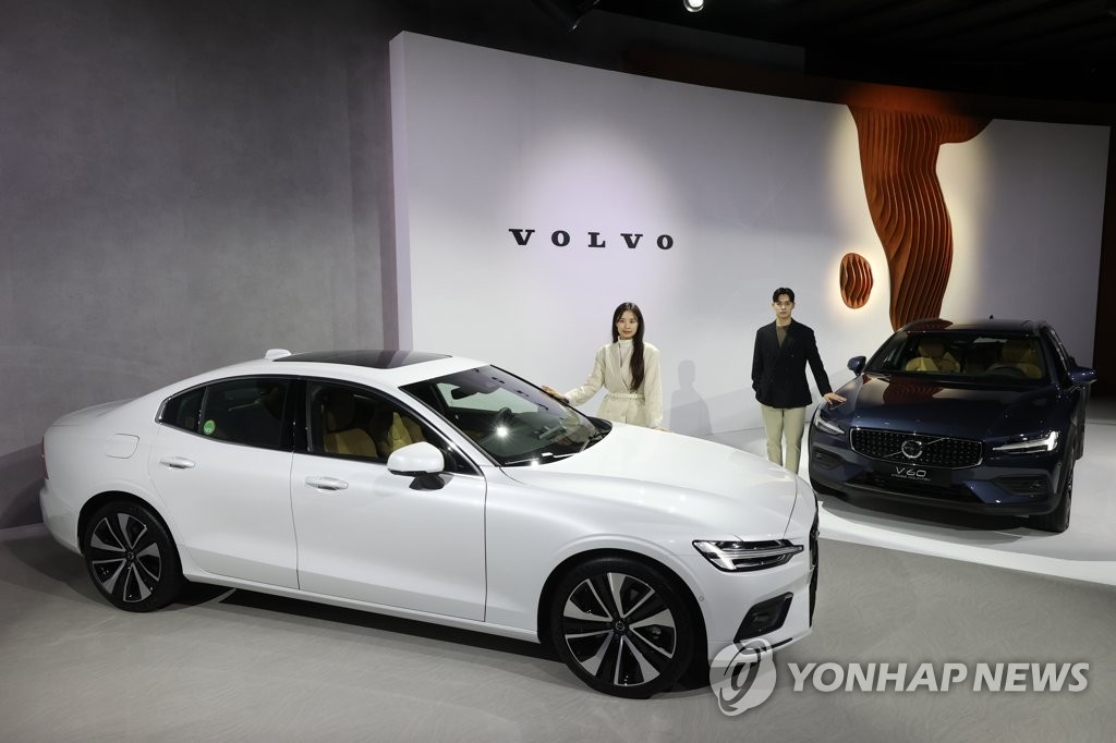 Volvo's S60 sedan, V60 Cross Country wagon debut in S. Korea