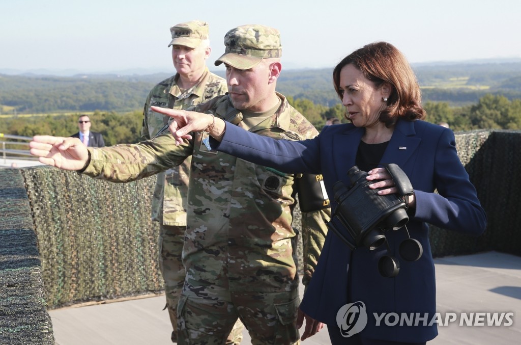 U.S. Vice President Kamala Harris (R) visits Observation Post Ouellette, the United Nations Command's military facility located close to the Military Demarcation Line that runs through the center of the Demilitarized Zone separating the two Koreas, on Sept. 29, 2022. (Pool photo) (Yonhap)