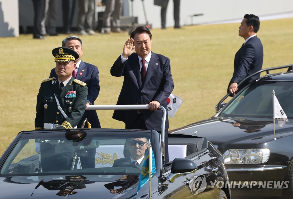 Yoon en una ceremonia del Día de las Fuerzas Armadas