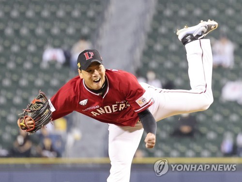 Landers rise to top of KBO table with Twins, Bears and Dinos in pursuit