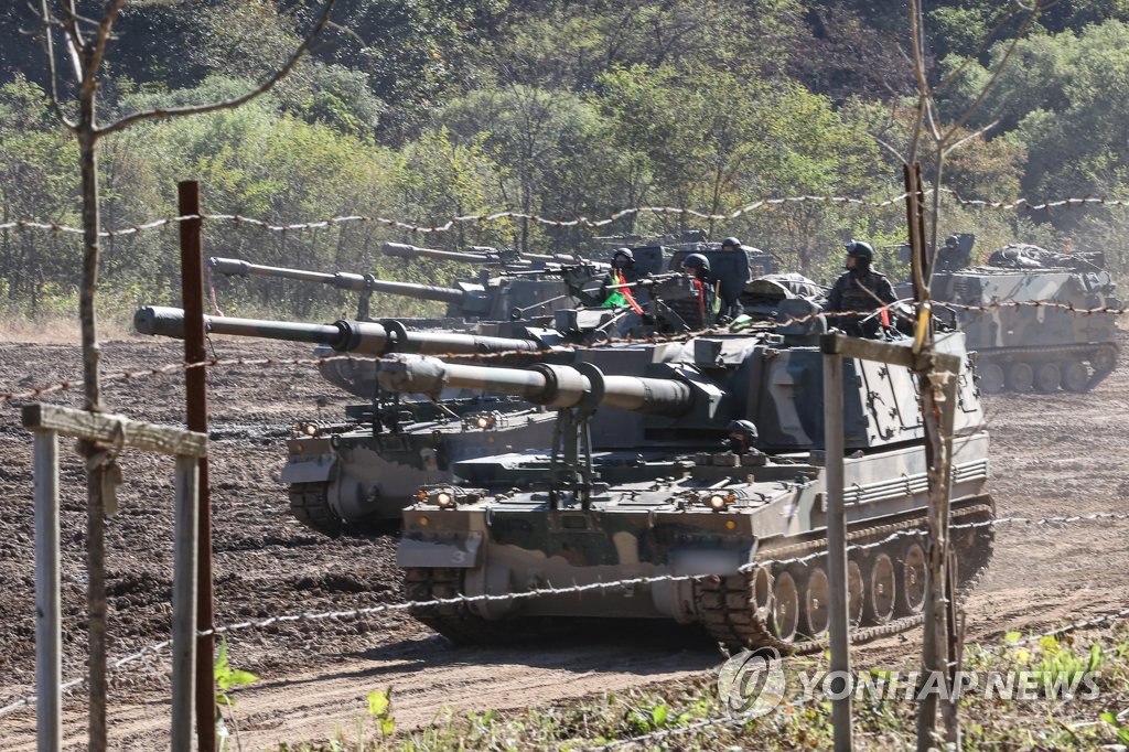 호국훈련 중 기동하는 자주포