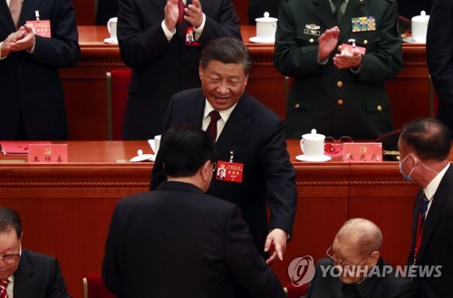 [2보] 시진핑 3연임…측근 리창·차이치·딩쉐샹·리시 지도부行