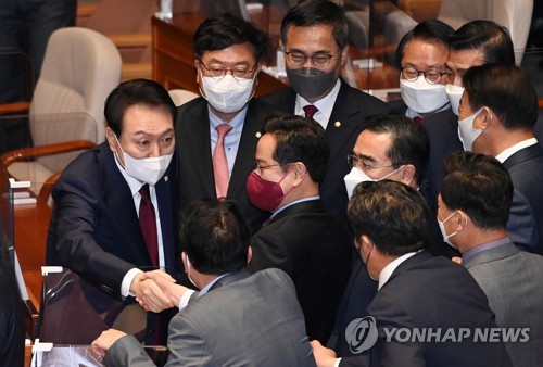 尹 시정연설에 與 19차례 박수…민주당 보이콧에 휑한 본회의장