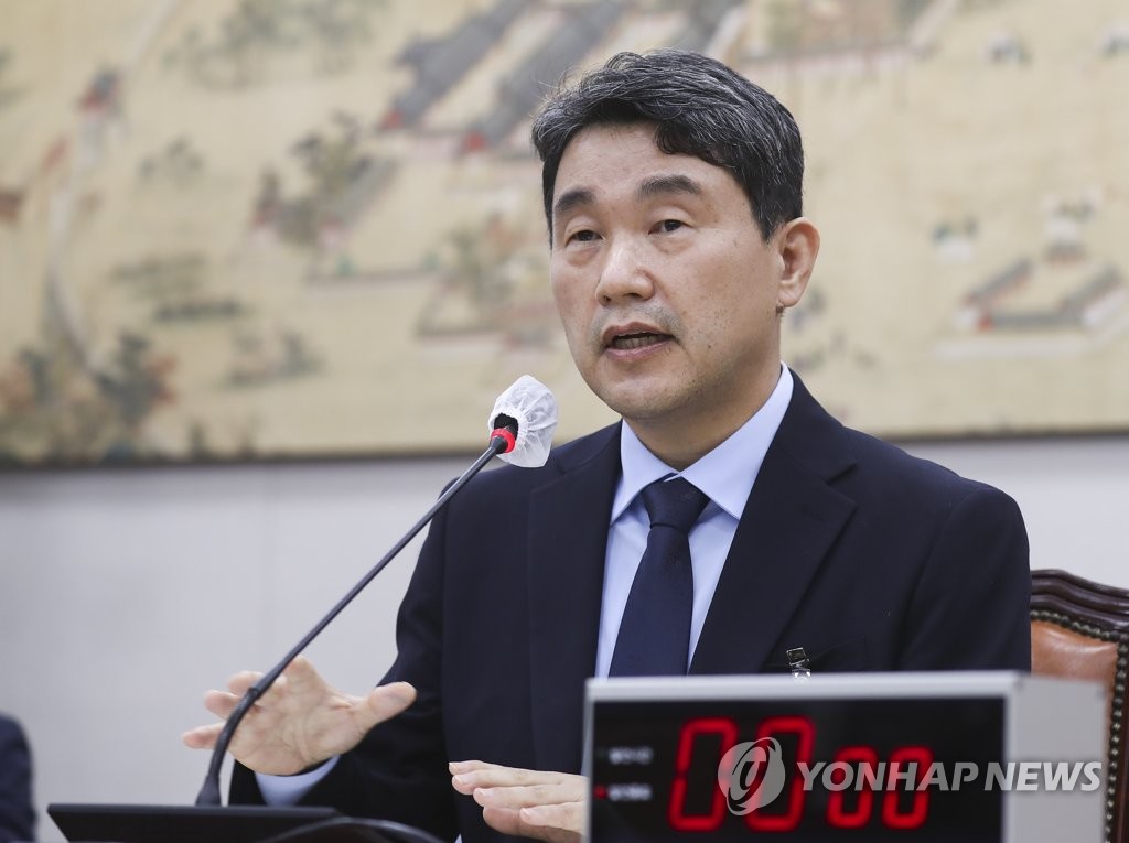 Yoon appoints new education minister