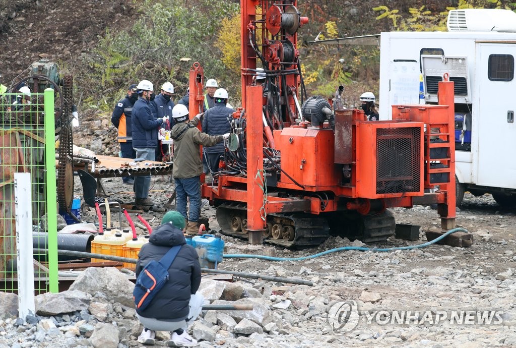 봉화 광산서 고립된 작업자 내시경으로 수색 시작