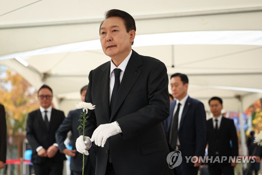 Bousculade à Itaewon : Yoon ordonne la création d'un centre de soutien intégré pour les familles des victimes