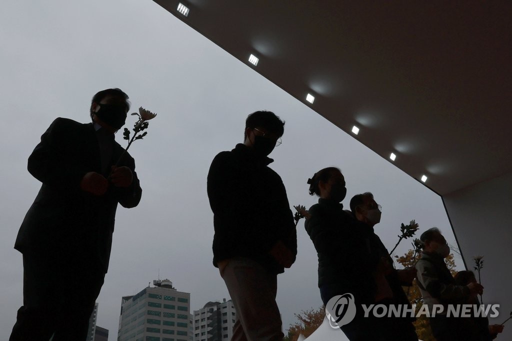 韓国雑踏事故の国家哀悼期間終了　１１万人超がソウル焼香所を弔問